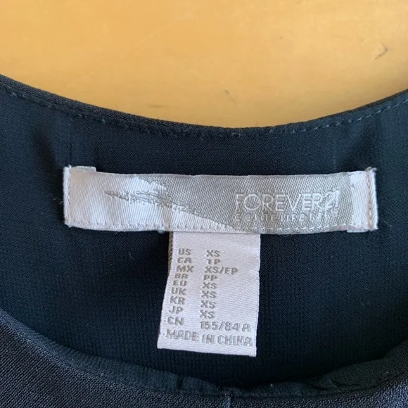 Sleeveless blouse - Picture 2 of 4